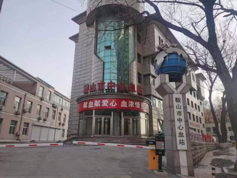 开展红色纽带传递真情，爱心奉献美德传承